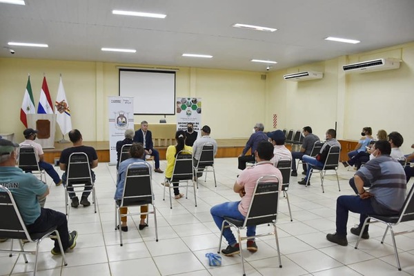 PRODUCTORES DE PAPA MANTUVIERON IMPORTANTE REUNIÓN DE TRABAJO EN LA GOBERNACIÓN DE ITAPÚA