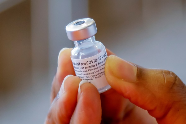 Pfizer y BioNTech firman acuerdo con Argentina de provisión de vacunas - MarketData