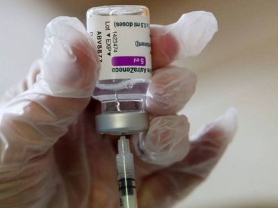 Pediatras europeos piden inmunizar a niños y adolescentes