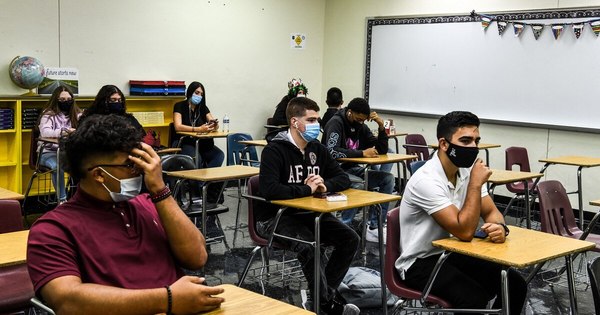 La Nación / Vuelta al colegio en medio de polémica