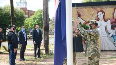 CON UN SENCILLO ACTO SE CONMEMORÓ LA INDEPENDENCIA NACIONAL EN CDE