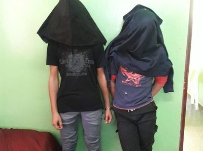Hermanos adolescentes causan destrozos en colegio y son aprehendidos