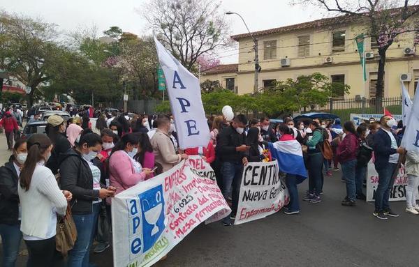 Enfermeros de todo el país se manifiestan en favor de sus derechos laborales