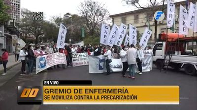 Enfermeras se movilizan para exigir el cumplimiento de una ley