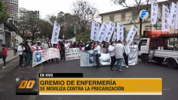Enfermeras se movilizan para exigir el cumplimiento de una ley