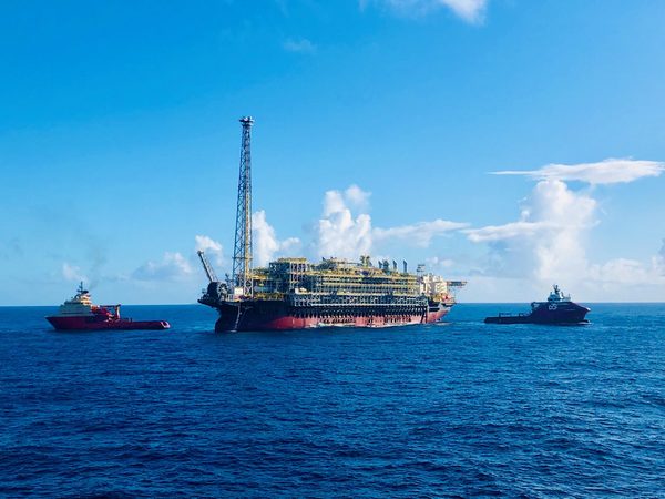 La brasileña Petrobras pone en funcionamiento su mayor plataforma marina