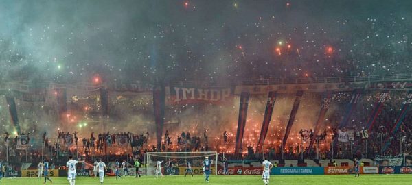 Poder Ejecutivo autoriza retorno del público a los estadios