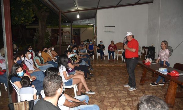 Tiki conversa con jóvenes franqueños