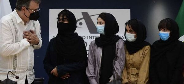 México recibe a 124 personas, entre periodistas y familiares de Afganistán