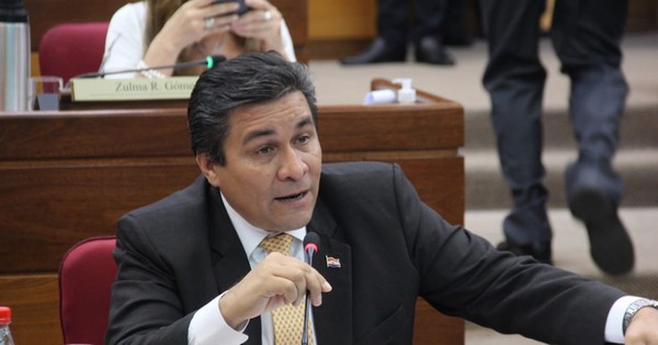 La Nación / Lanzoni: “Hay que reconocer que Efraín Alegre como administrador es un desastre”