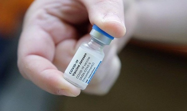 Johnson & Johnson anunció que una segunda dosis multiplicó 9 veces la protección contra el covid-19