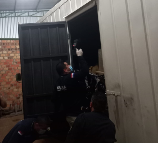 Recuperan camión y mercaderías robadas en Minga Guazú