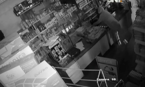 Robaron caja registradora de un autoservice - SNT