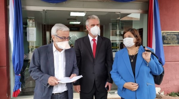 Senadores presentan denuncia ante la Fiscalía en contra del presidente de Conajzar