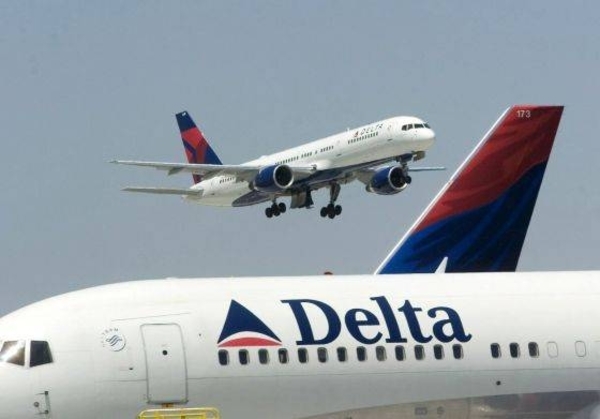 Diario HOY | Aerolínea Delta descuenta 200 dólares por mes a empleados no vacunados contra covid