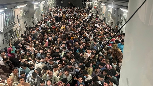 Casi 88.000 personas huyeron de Afganistán por la llegada de los talibanes al poder - Megacadena — Últimas Noticias de Paraguay