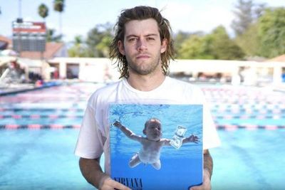 El bebé de “Nevermind” demanda a Nirvana luego de 30 años alegando explotación sexual