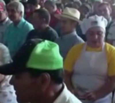 Pequeños productores de Caazapá reciben seguro de pago agrícola  - Paraguay.com