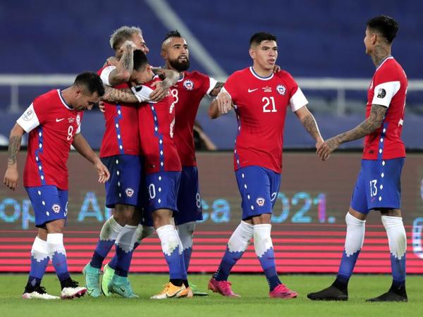 Fútbol chileno en problemas: Ligas y clubes se niegan a ceder jugadores