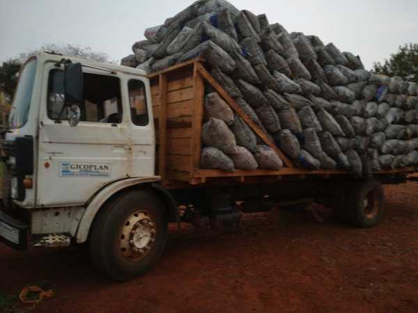 Incautan camión con cargamento de carbón en Itakyry
