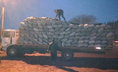Incautan camión con carga de carbón