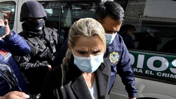 Aseguran que Jeanine Áñez intentó fugarse en una avioneta a Brasil antes de ser arrestada