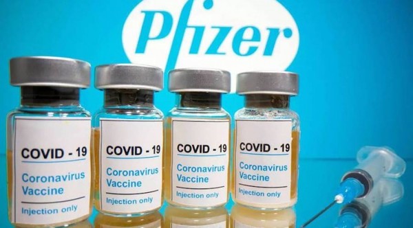“No hay falta de vacunas Pfizer”, dice Harrison y sugiere retomar primeras dosis