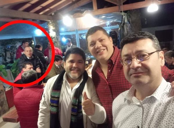 Viralizan foto del contralor con colorados y éste dice no fue acto proselitista - Nacionales - ABC Color