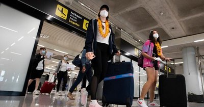 La Nación / España libera de las cuarentenas a viajeros de algunos países