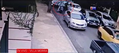 Así atacan motochorros a sus víctimas que salían de una financiera | Noticias Paraguay