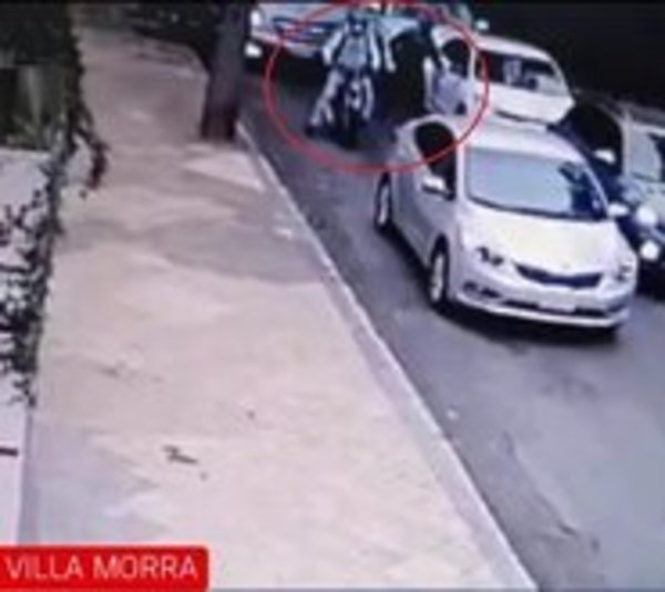 Motochorros atacan a sus víctimas a la salida de una financiera - Paraguay.com