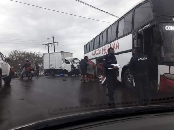 Triple choque sobre la Ruta PYO5