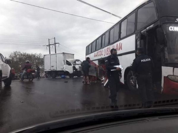 Triple choque sobre la Ruta PYO5