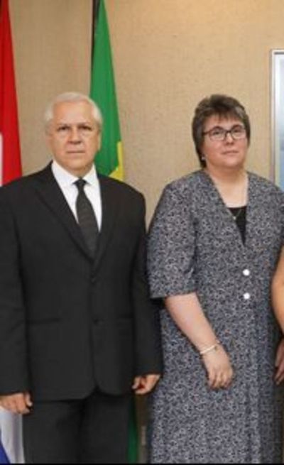 Renuncia gerente técnica de Tesãi debido a maltratos de Bittinger