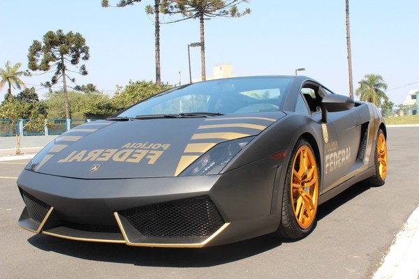 Policía Federal del BRASIL incauto un  LAMBORGHINI y lo convirtió en PATRULLERA