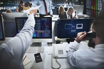 Actividad bursátil continúa sobre el cierre de mes, con emisiones de bonos del sector público y privado - MarketData
