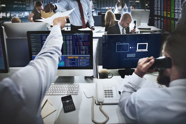 Actividad bursátil continúa sobre el cierre de mes, con emisiones de bonos del sector público y privado - MarketData