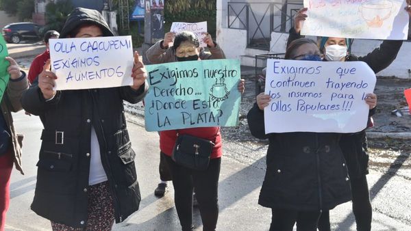 Voluntarios se movilizan por recorte de fondos para ollas populares