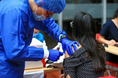 Ecuador ya está en el podio de los países con mayor vacunación contra el covid-19 de América Latina | .::Agencia IP::.
