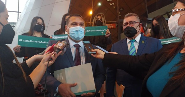 La Nación / Presentan proyecto para carrera judicial