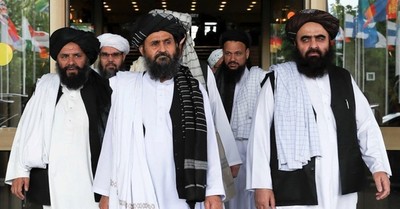 Talibanes prohíben la música en público bajo su gobierno en Afganistán - C9N