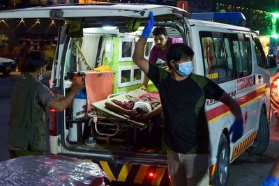 Afganistán: al menos 15 muertos tras dos atentados junto al aeropuerto de Kabul - Mundo - ABC Color