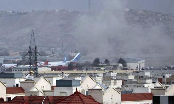 Se registró una tercera explosión cerca del aeropuerto de Kabul y reportan que habría al menos 60 muertos – Prensa 5