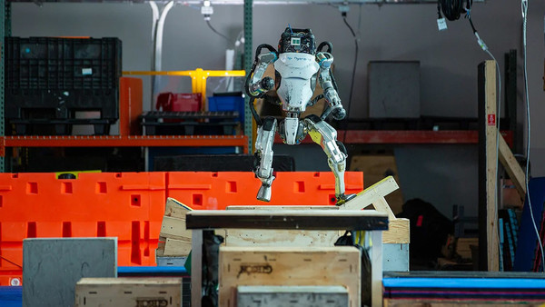 Boston Dynamics explica cómo el robot Atlas decide sus propias acciones para hacer ‘parkour’