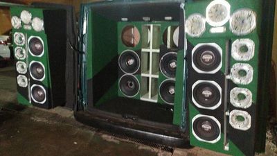 Mi vecino escucha música a todo volumen: ¿Puedo llamar a la Policía? - Nacionales - ABC Color