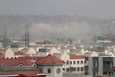 Se elevan a 60  los muertos tras el doble atentado en el aeropuerto de Kabul (VIDEO)