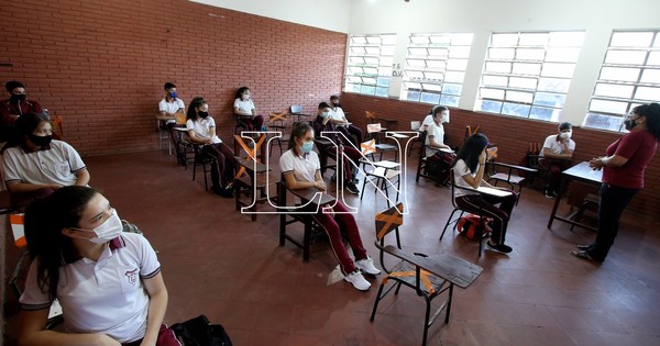 La Nación / ¿Vuelta segura a clases? “No hay capacidad aumentada para internar a niños con COVID”