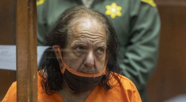 Actor porno Ron Jeremy es acusado de abusar sexualmente de 21 mujeres