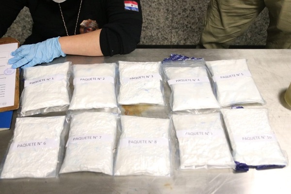 Detienen a mujer que intentaba viajar a España con cocaína en su maleta