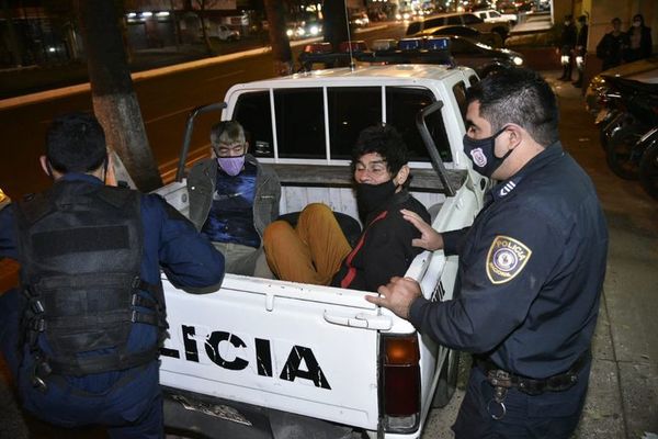 Motochorros detenidos tras cometer varios asaltos en Asunción - Nacionales - ABC Color